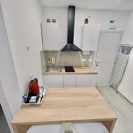 Jelena 6 * Zvekovica